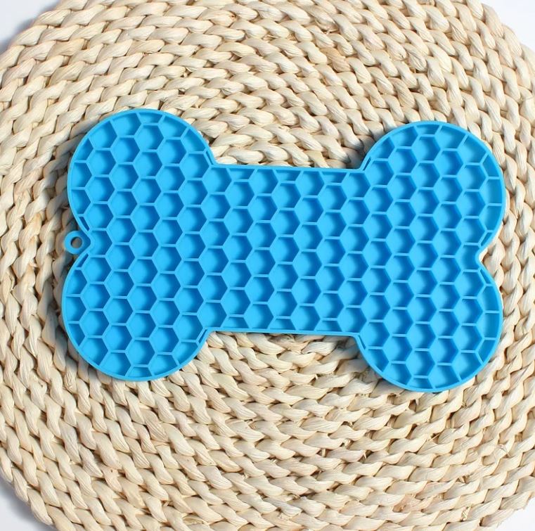 Tappetino in silicone per cani a forma di osso – leccalecca slow feed