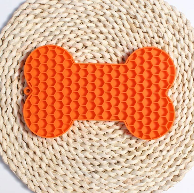 Tappetino in silicone per cani a forma di osso – leccalecca slow feed